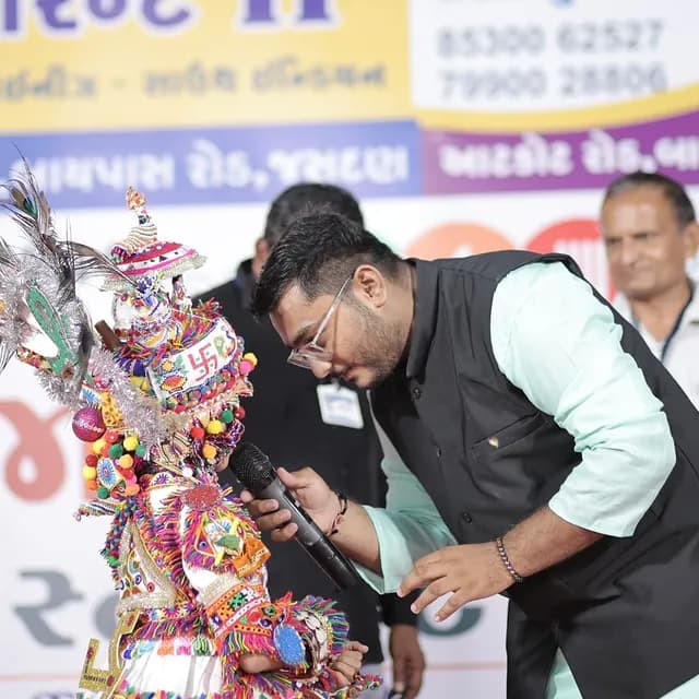 Amit Dobariya Stage Anchor #13