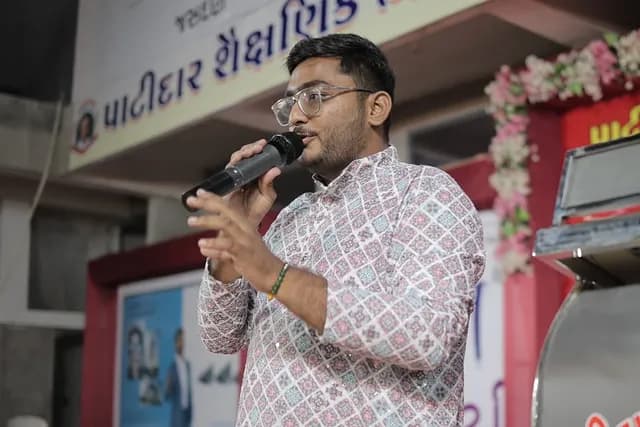 Amit Dobariya Stage Anchor #15