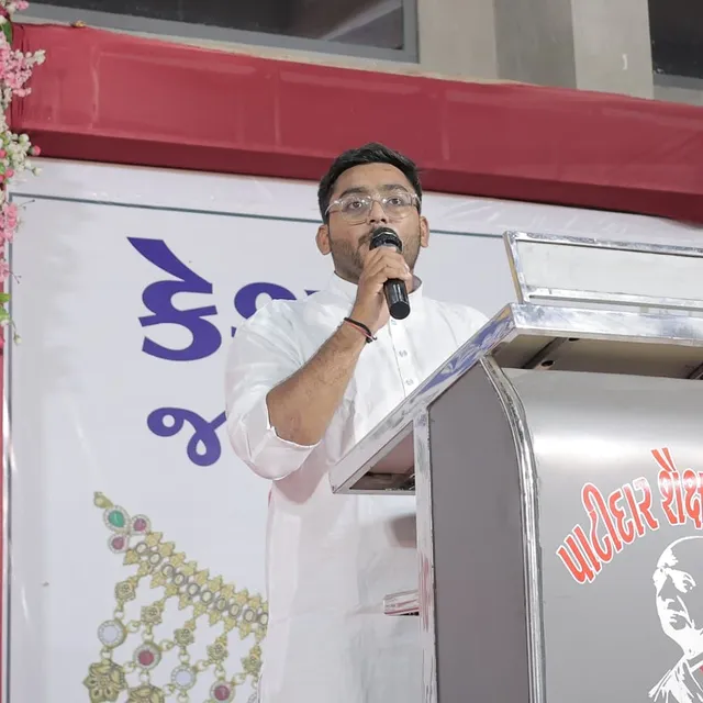 Amit Dobariya Stage Anchor #17